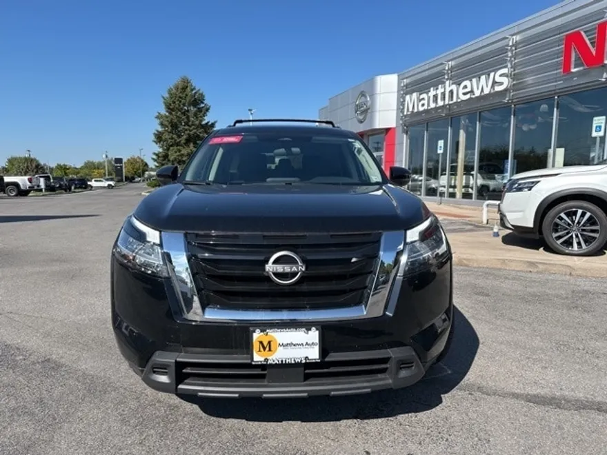 2022 Nissan Pathfinder SV photo 1