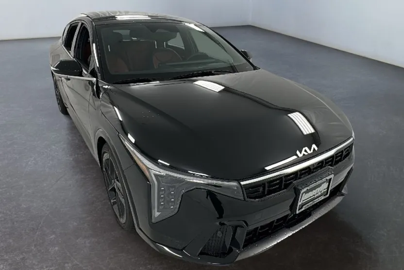 2025 Kia K4 GT-Line Turbo photo 1