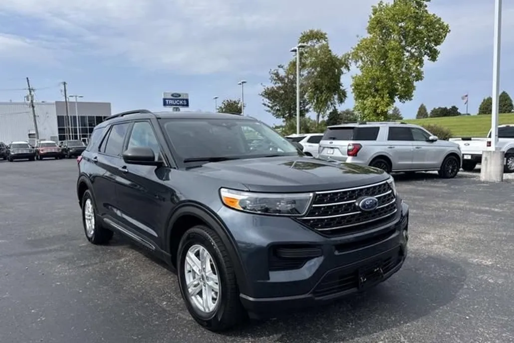 2022 Ford Explorer XLT photo 1