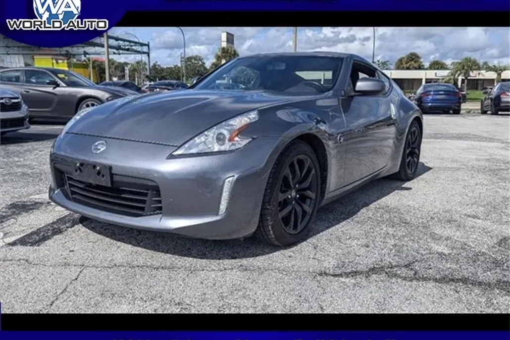 2017 Nissan 370Z Base photo 1