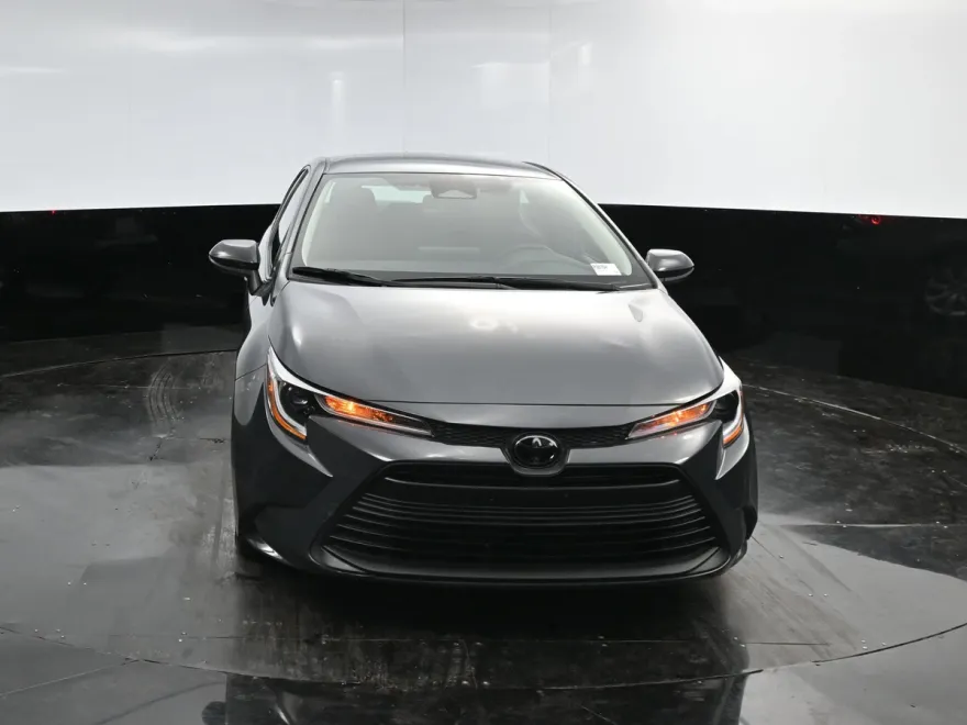 2023 Toyota Corolla LE photo 1