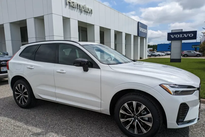 2025 Volvo XC60 B5 Core photo 1