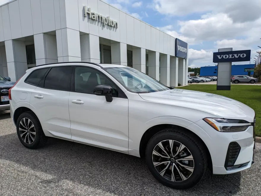 2025 Volvo XC60 B5 Core photo 1