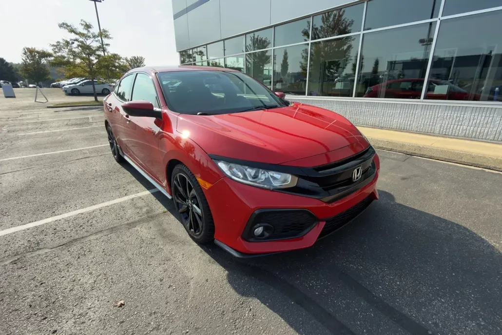 2018 Honda Civic Sport photo 1