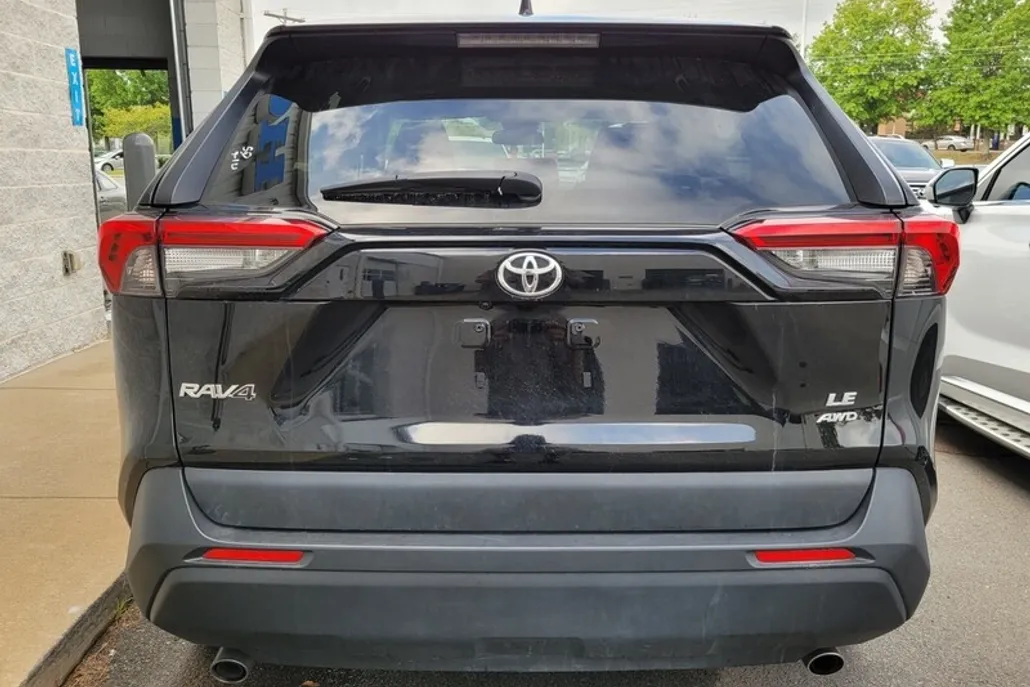 2024 Toyota RAV4 LE photo 1