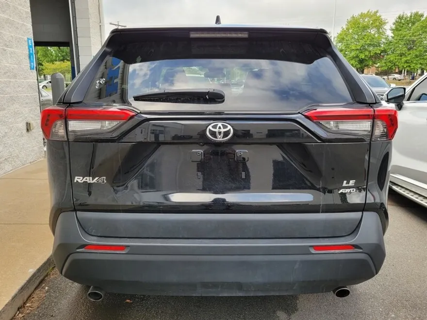 2024 Toyota RAV4 LE photo 1