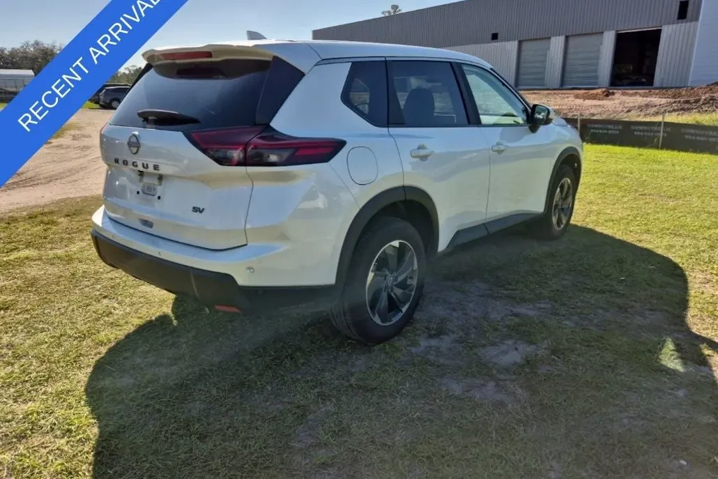 2024 Nissan Rogue SV photo 1