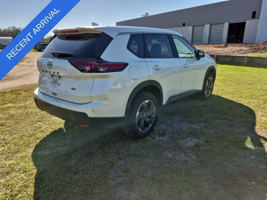 2024 Nissan Rogue SV photo 1