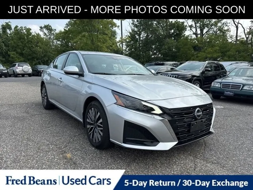 2023 Nissan Altima 2.5 SV photo 1
