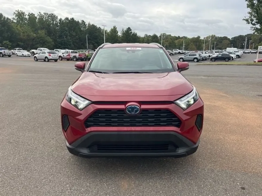 2024 Toyota RAV4 Hybrid XLE photo 1