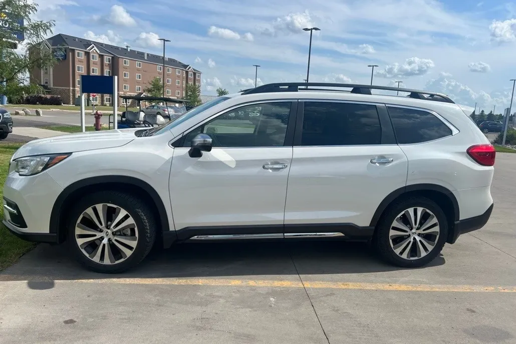 2021 Subaru Ascent Touring photo 1