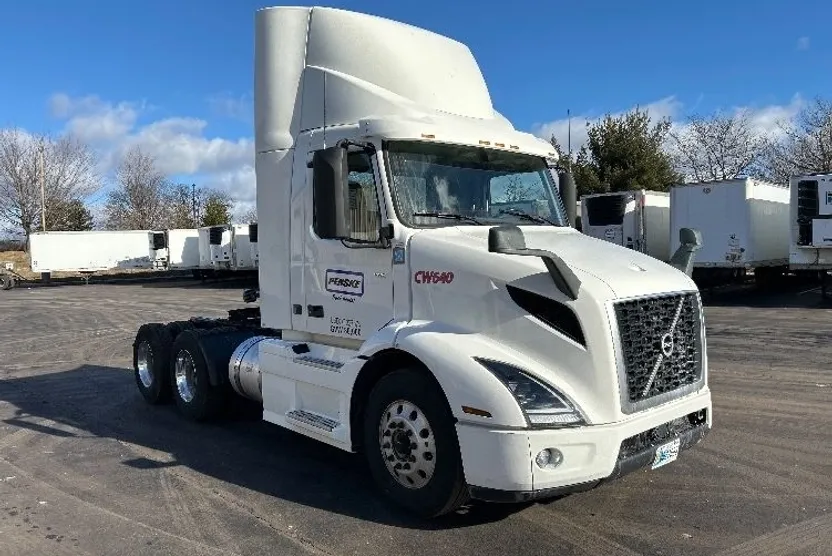2020 Volvo Truck VNR photo 1