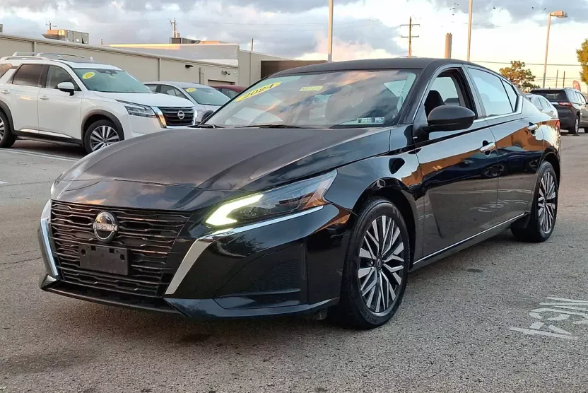 2024 Nissan Altima 2.5 SV photo 1