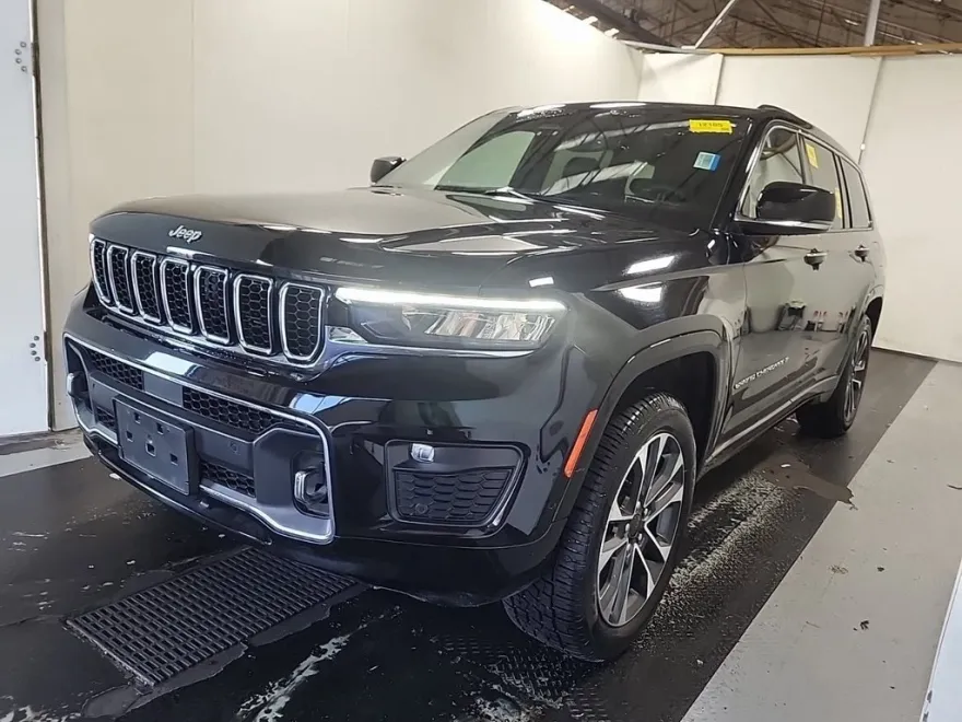 2023 Jeep Grand Cherokee Overland photo 1