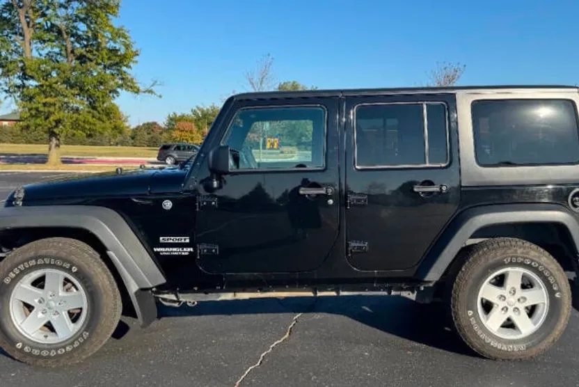 2017 Jeep Wrangler Unlimited Sport S photo 1