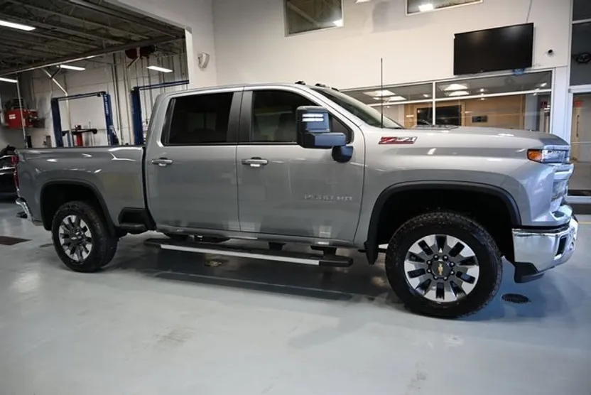 2026 Chevrolet Silverado 2500HD LT photo 1