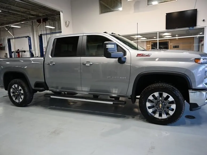 2026 Chevrolet Silverado 2500HD LT photo 1