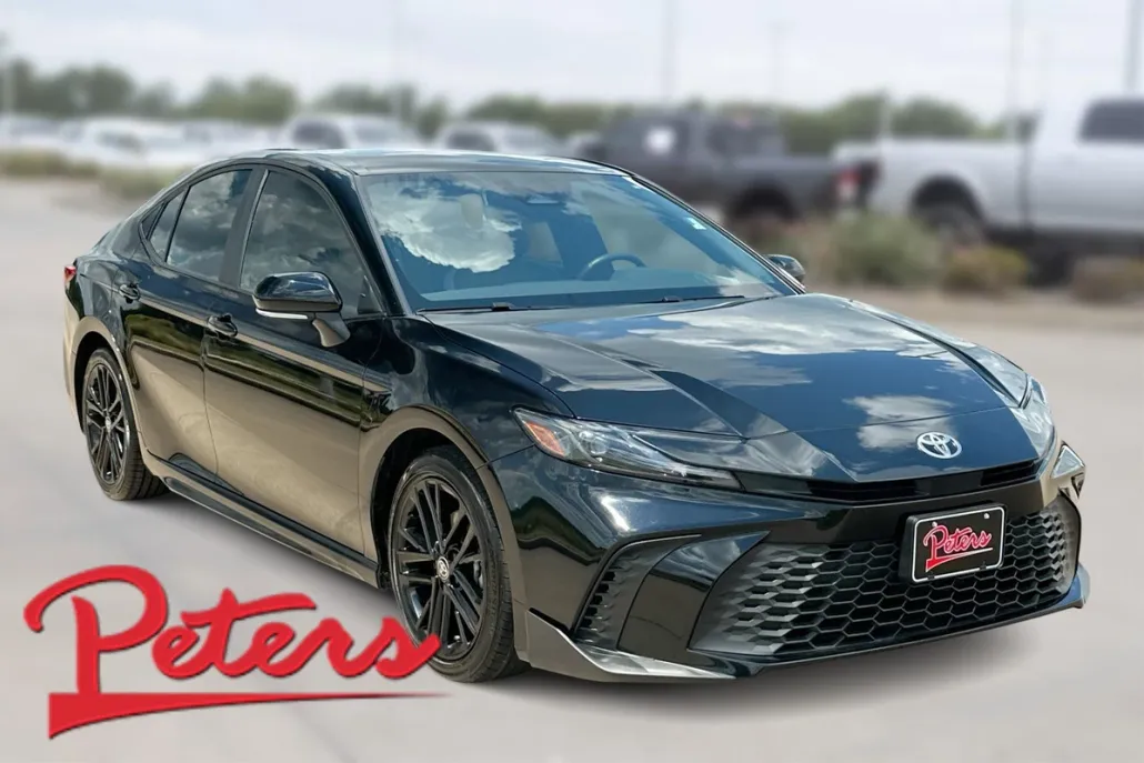 2025 Toyota Camry SE photo 1