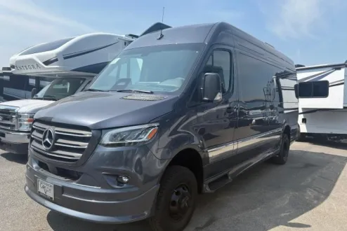 2025 Mercedes Benz Sprinter 3500 photo 3