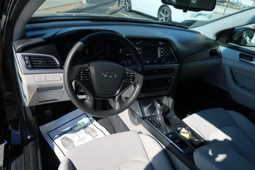 2016 Hyundai Sonata Hybrid Base photo 1