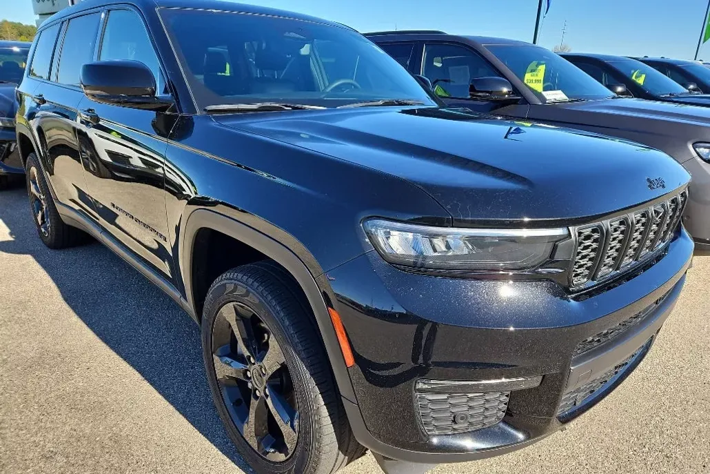 2024 Jeep Grand Cherokee Limited photo 1