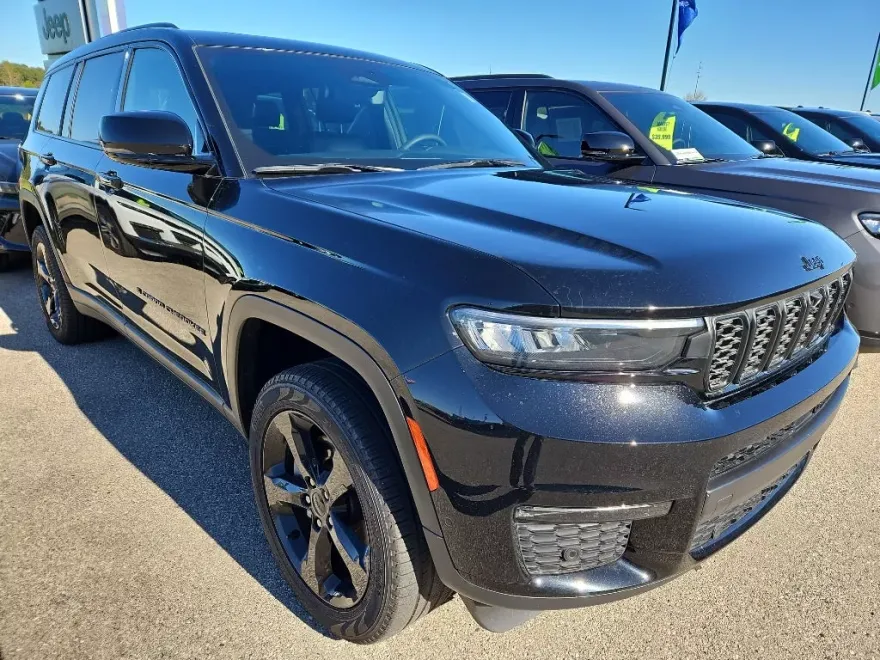 2024 Jeep Grand Cherokee Limited photo 1