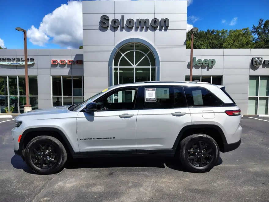 2024 Jeep Grand Cherokee Altitude photo 1