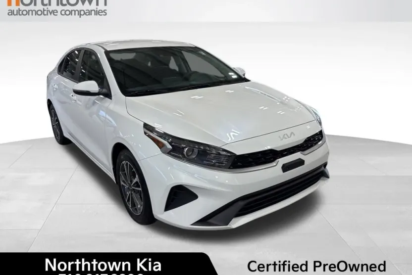2023 Kia Forte LXS photo 1
