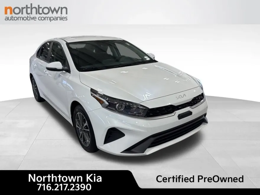 2023 Kia Forte LXS photo 1