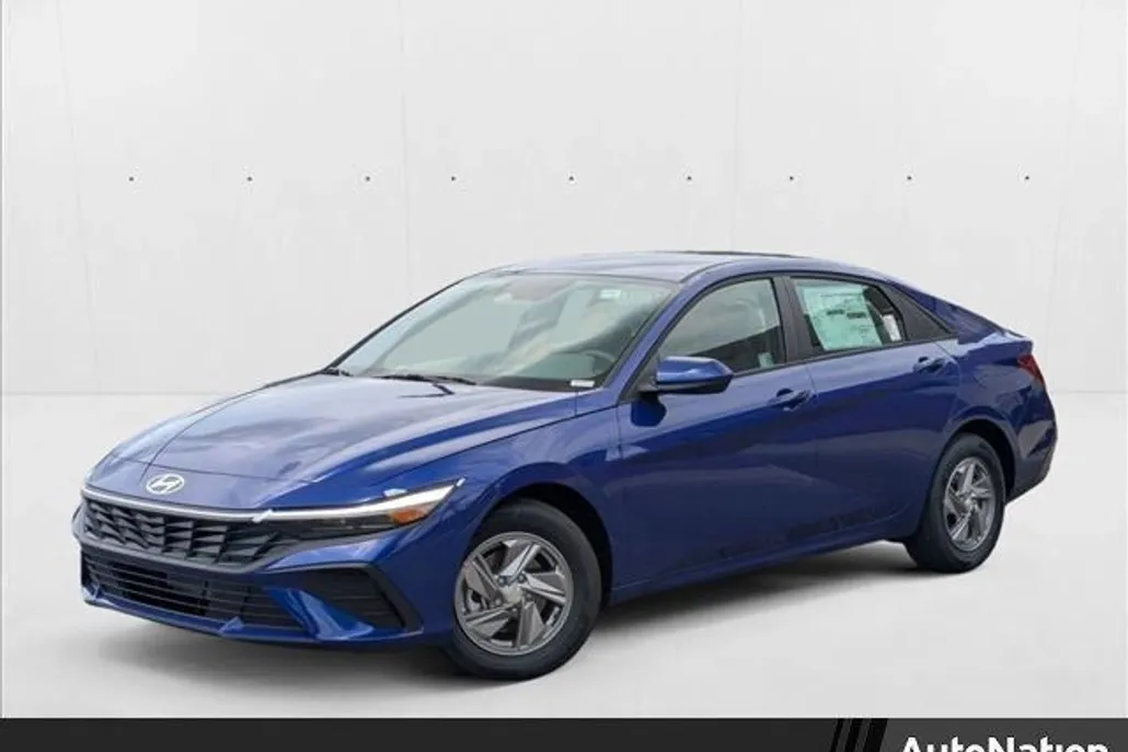 2025 Hyundai Elantra SE photo 1