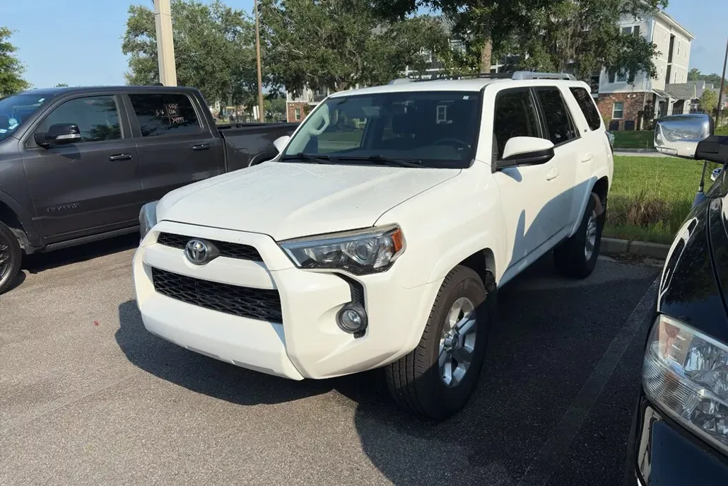 2017 Toyota 4Runner SR5 photo 1