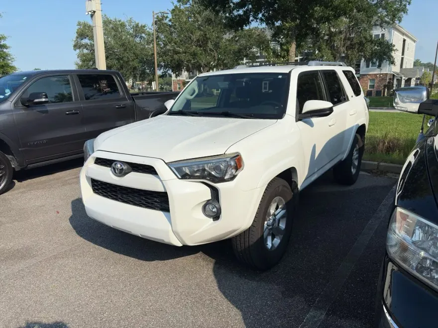 2017 Toyota 4Runner SR5 photo 1