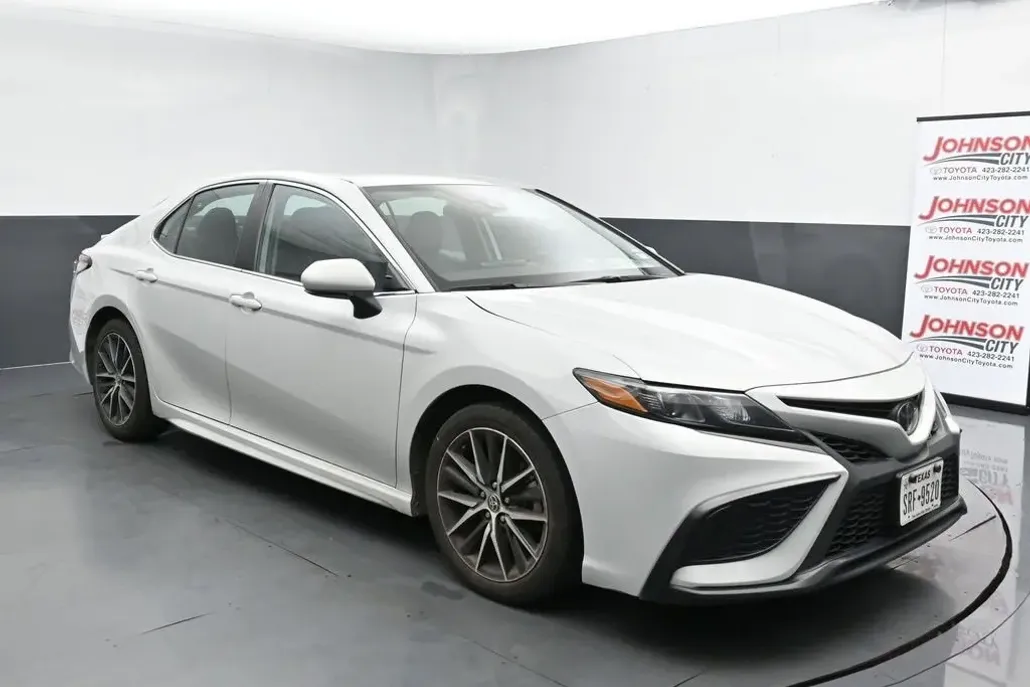2023 Toyota Camry SE photo 1