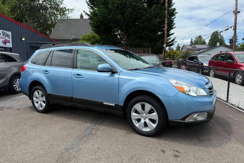 2010 Subaru Outback 2.5i Premium photo 1