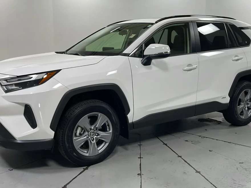 2023 Toyota RAV4 Hybrid XLE photo 1