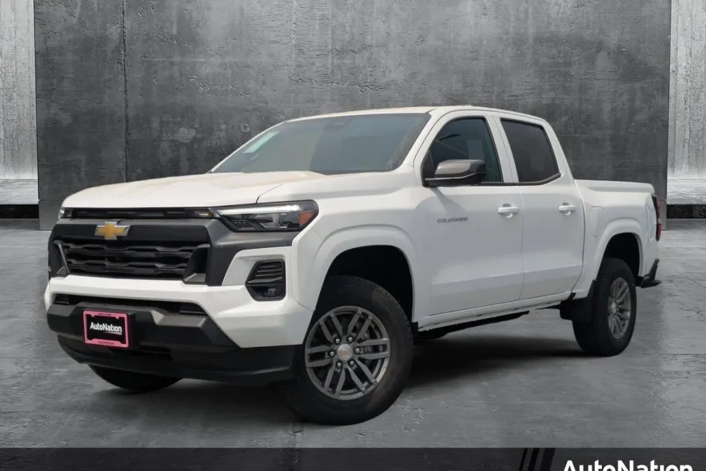 2025 Chevrolet Colorado Work Truck LT photo 1