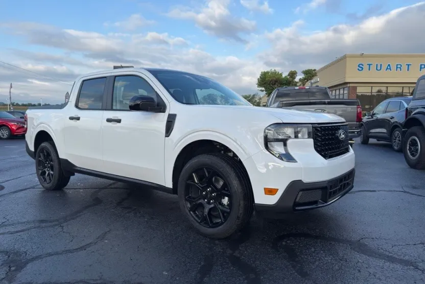 2025 Ford Maverick XLT photo 1