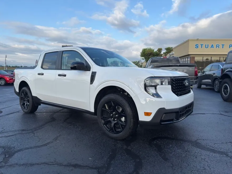 2025 Ford Maverick XLT photo 1