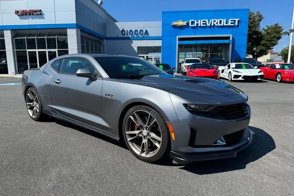 2021 Chevrolet Camaro LT1 photo 1
