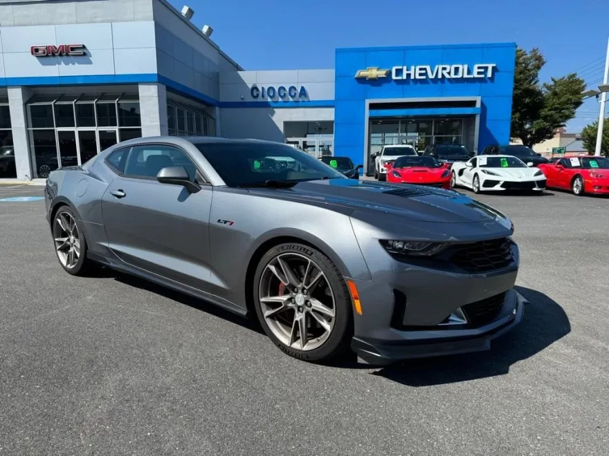 2021 Chevrolet Camaro LT1 photo 1