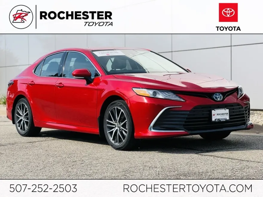 2023 Toyota Camry Hybrid XLE photo 1