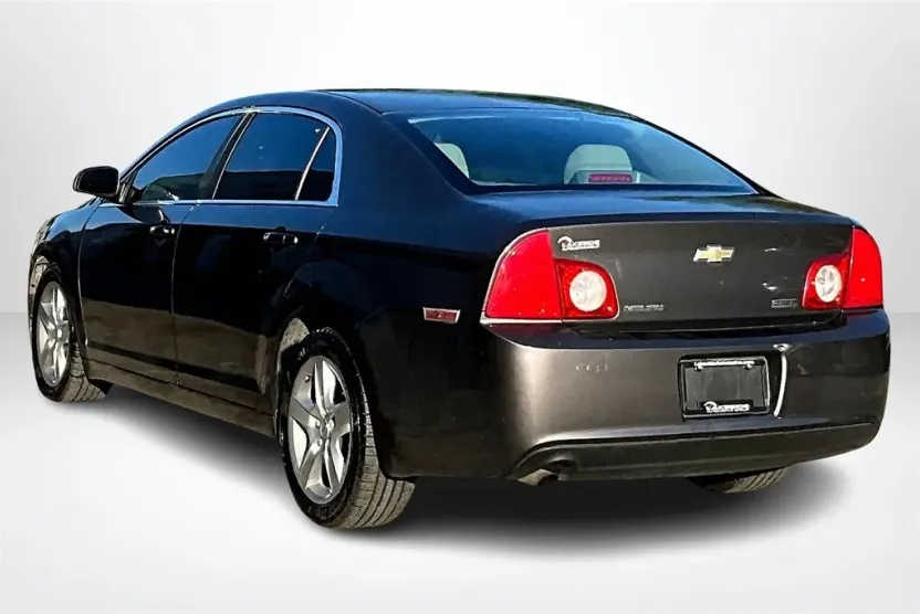 2011 Chevrolet Malibu LS photo 1