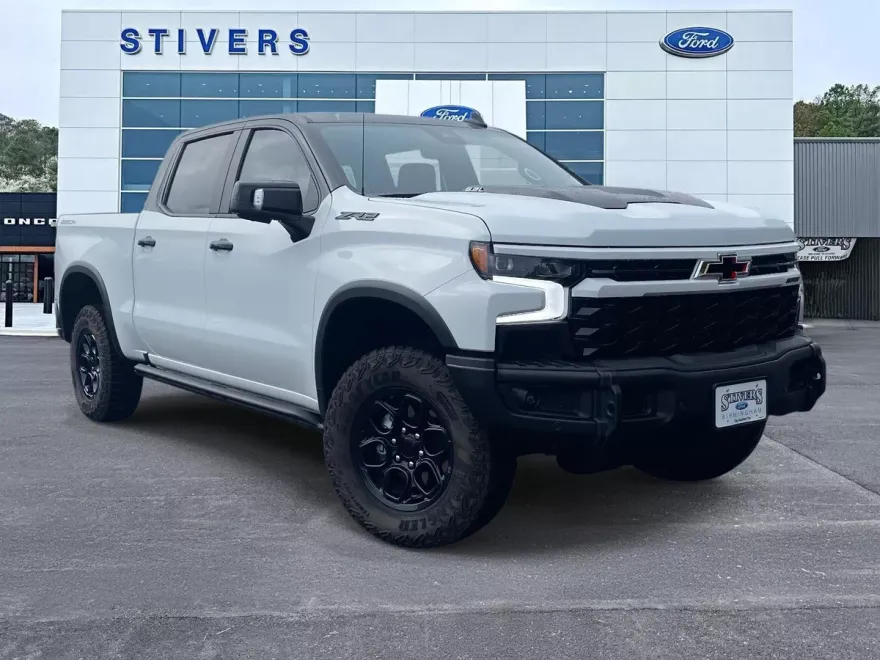2025 Chevrolet Silverado 1500 ZR2 photo 1