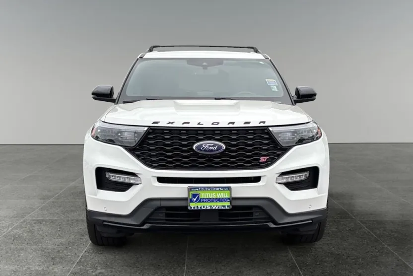 2022 Ford Explorer ST photo 1