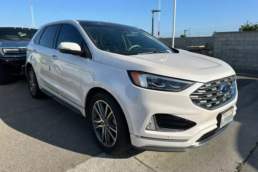 2019 Ford Edge Titanium photo 1