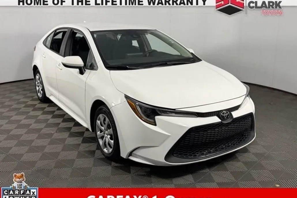 2022 Toyota Corolla LE photo 1