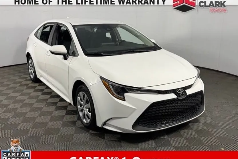 2022 Toyota Corolla LE photo 1