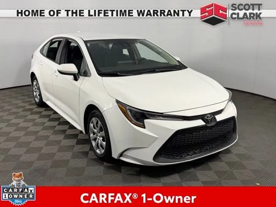 2022 Toyota Corolla LE photo 1
