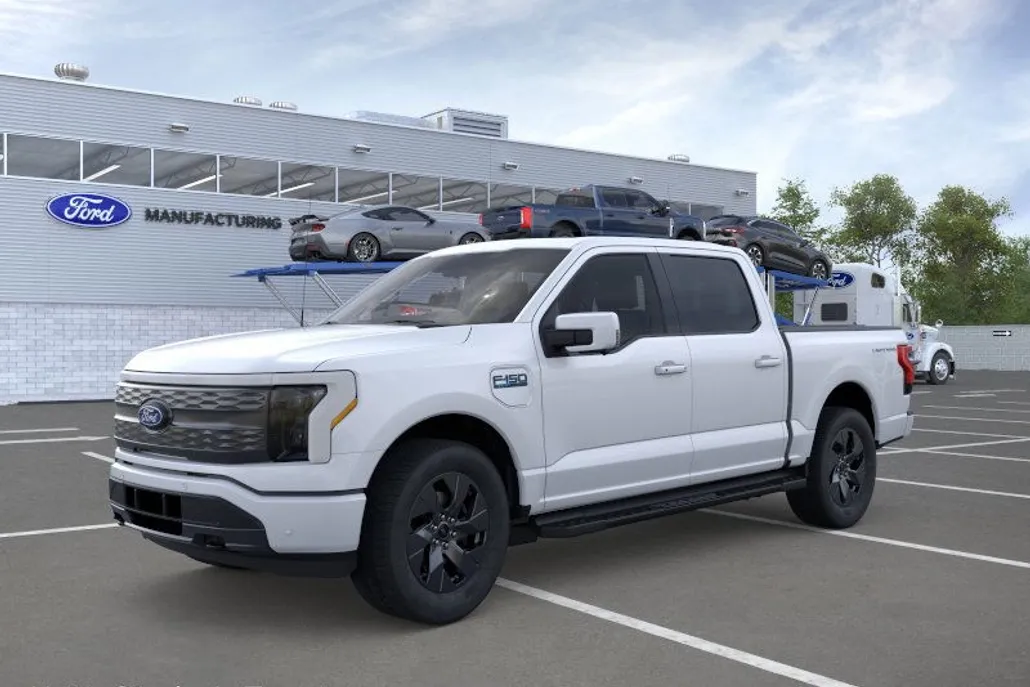 2025 Ford F-150 Lightning Lariat photo 1