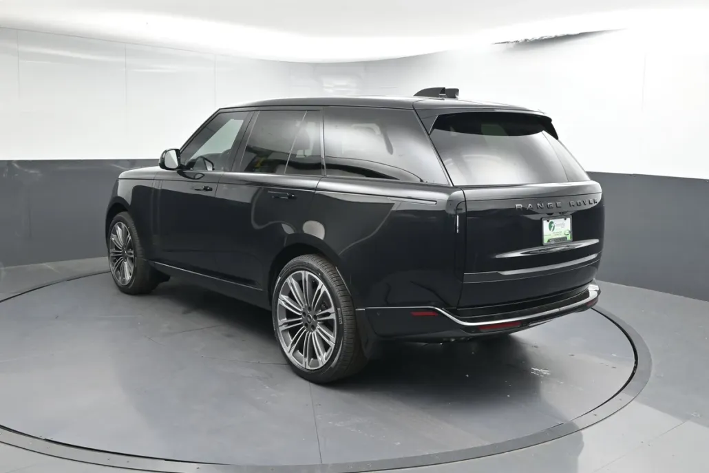 2025 Land Rover Range Rover SE photo 1